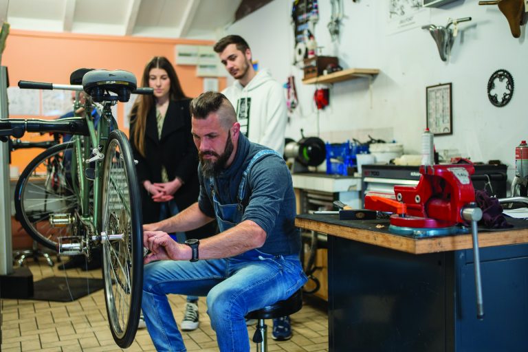 Recyclerie de vélos aux Forges sur la route des Savoir-Faire - Photo SIMON DAVAL / PERIPLES ET CIE