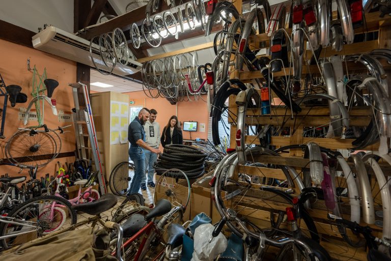 Recyclerie de vélos aux Forges sur la route des Savoir-Faire - Photo SIMON DAVAL / PERIPLES ET CIE