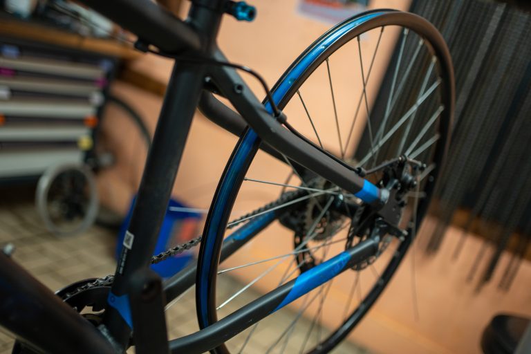 Recyclerie de vélos aux Forges sur la route des Savoir-Faire - Photo SIMON DAVAL / PERIPLES ET CIE