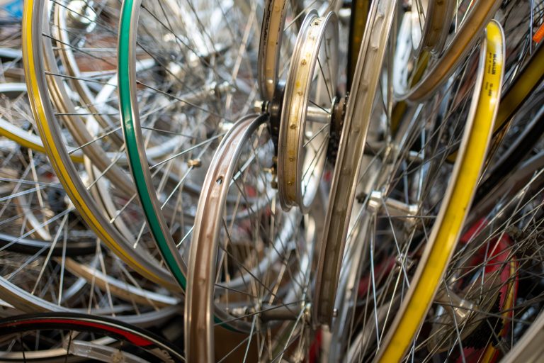 Recyclerie de vélos aux Forges sur la route des Savoir-Faire - Photo SIMON DAVAL / PERIPLES ET CIE