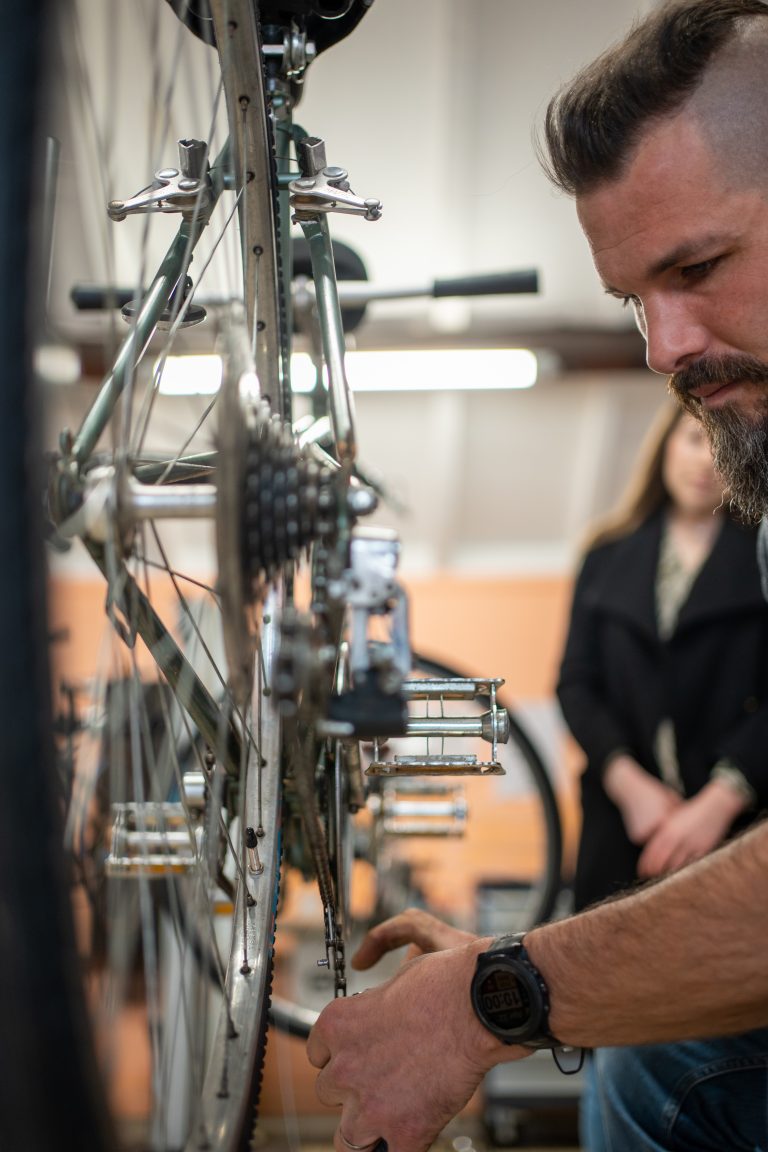 Recyclerie de vélos aux Forges sur la route des Savoir-Faire - Photo SIMON DAVAL / PERIPLES ET CIE