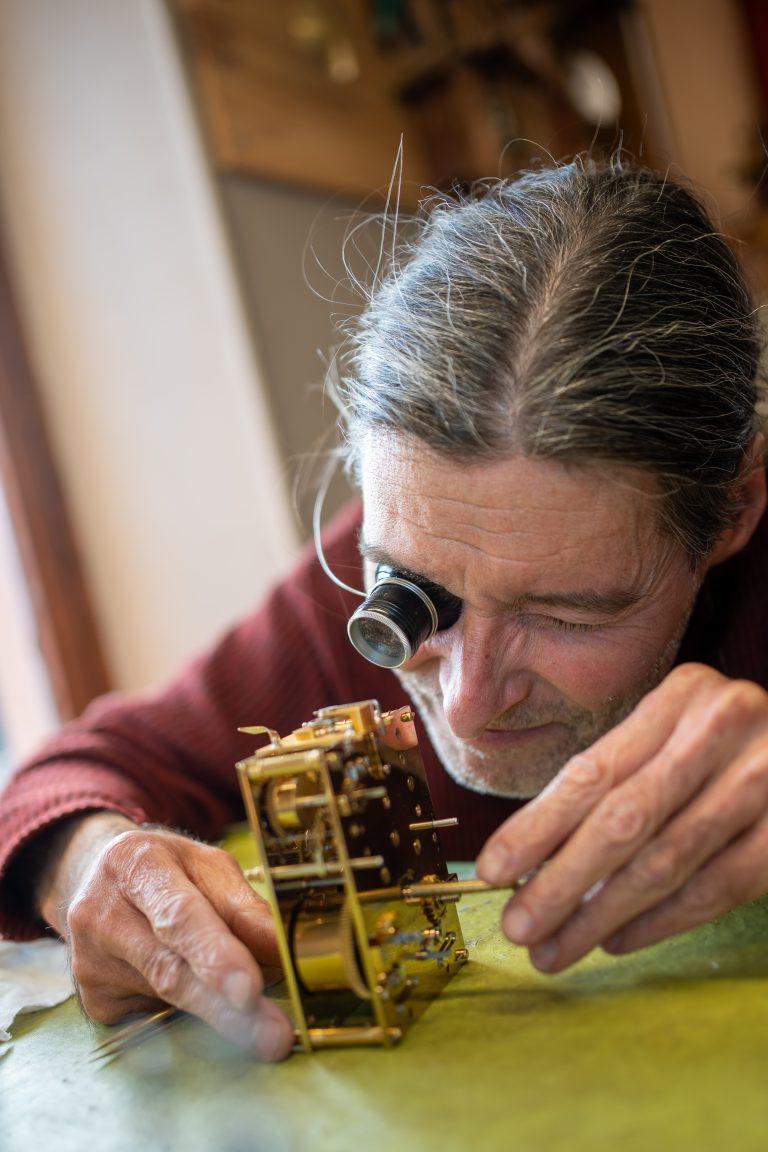 Restaurateur artisan horloger sur la Route des Savoir Faire 2026 - Photo SIMON DAVAL / PERIPLES ET CIE