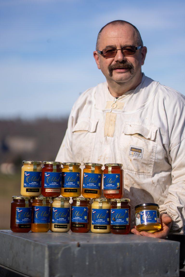 Miels de Franche-Comté sur la Route des Savoir-Faire 2026 - Photo SIMON DAVAL / PERIPLES ET CIE