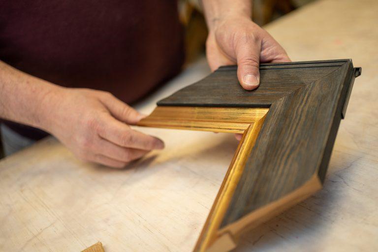 Galerie Art Perrin et Encadrement sur la Route des Savoir Faire à Montbéliard - Photo SIMON DAVAL / PERIPLES ET CIE