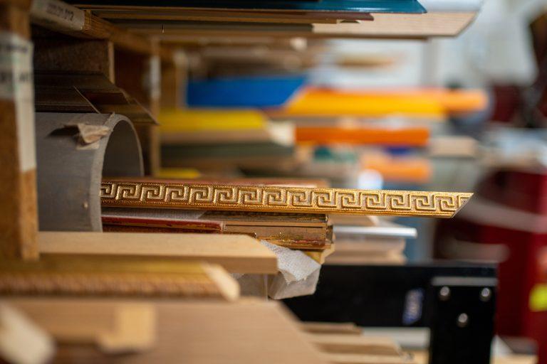 Galerie Art Perrin et Encadrement sur la Route des Savoir Faire à Montbéliard - Photo SIMON DAVAL / PERIPLES ET CIE