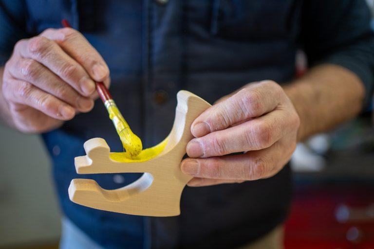 Menuisier et createur de puzzle Au Coeur du Bois sur la Route des Savoir-Faire 2026 - Photo SIMON DAVAL / PERIPLES ET CIE