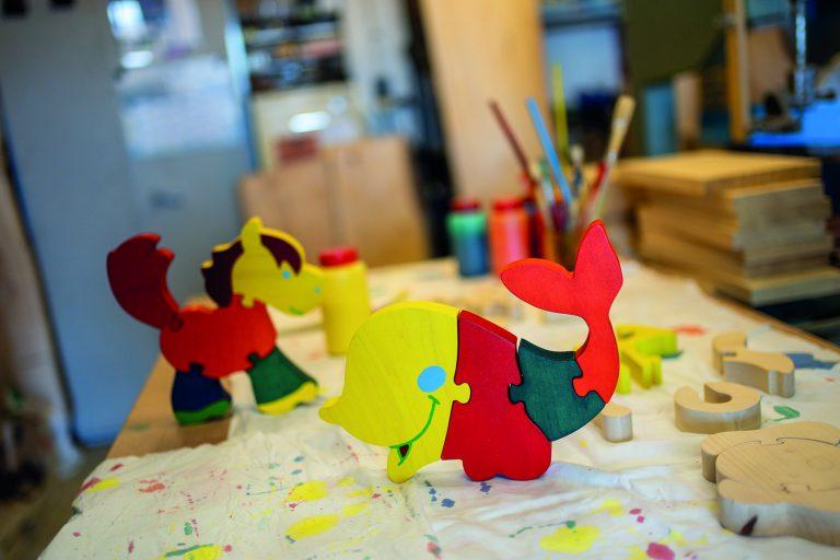 Menuisier et createur de puzzle Au Coeur du Bois sur la Route des Savoir-Faire 2026 - Photo SIMON DAVAL / PERIPLES ET CIE